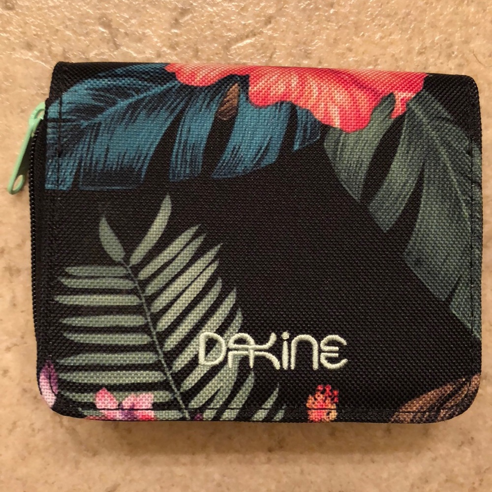 Dakine wallet